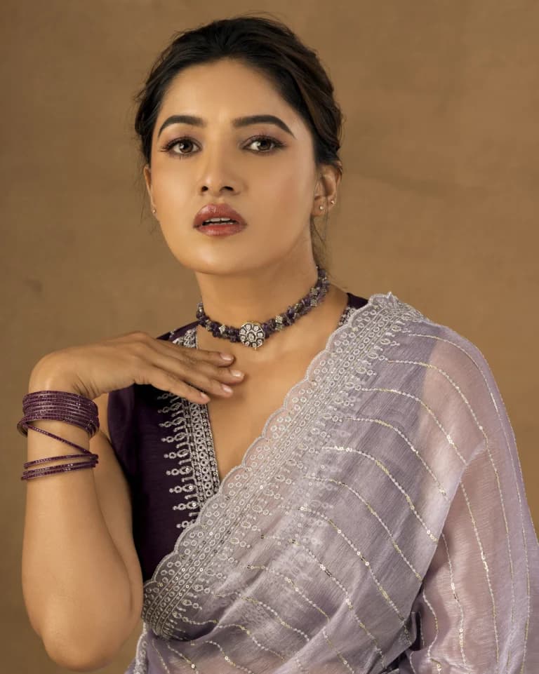 Purple Saree Pose